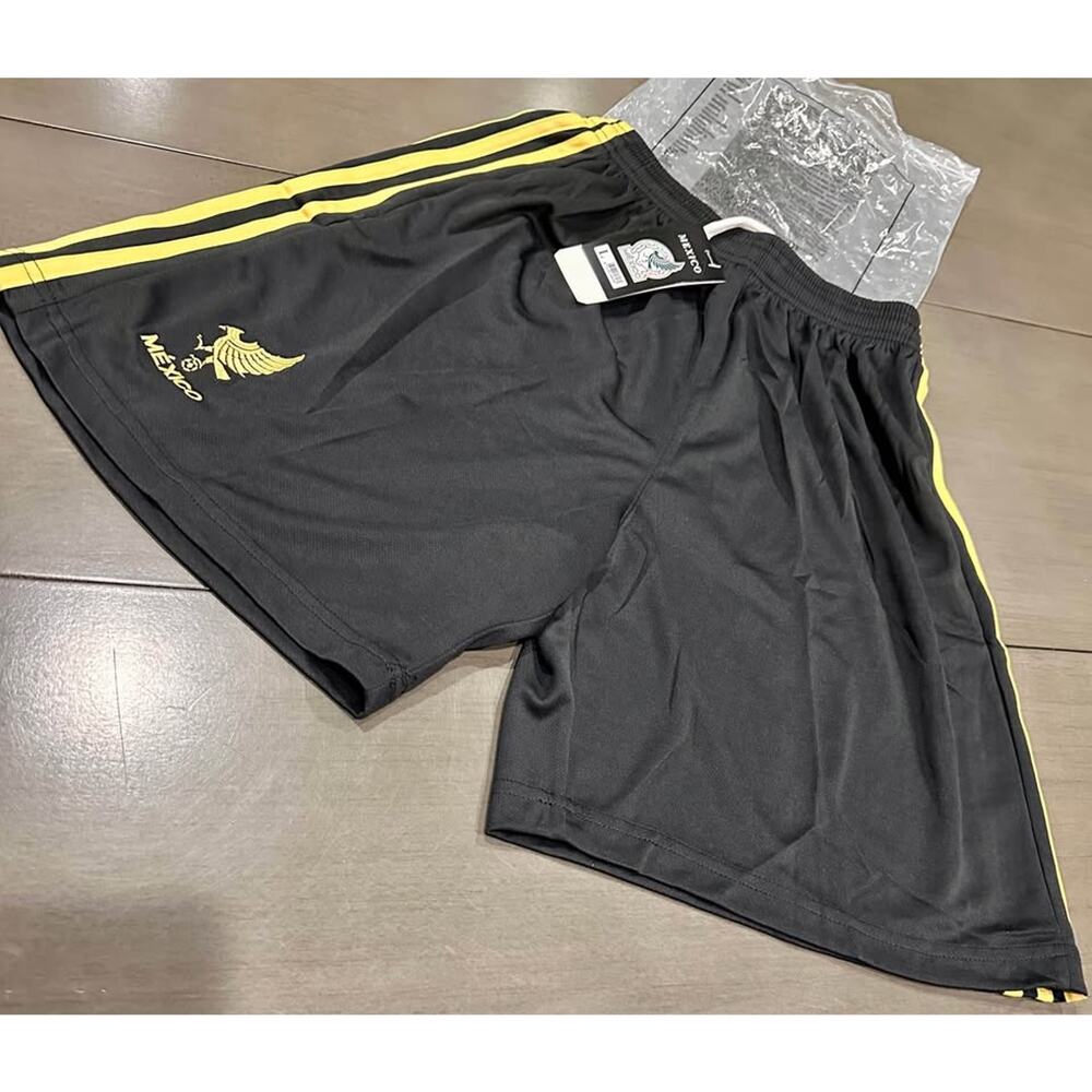 NWT: Boys soccer‎ shorts (YL);